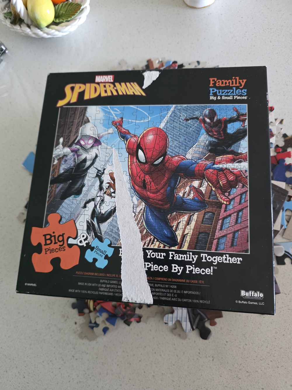 Marvel Spider-Man 400-Piece Puzzle - Red & Blue 396 Pieces 4 Pieces Missing - Picture 2 of 4